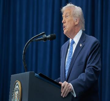 ترامب يبحث عن بدائل لفرض الرسوم جمركية بعد ايقافها من المحكمة العليا  